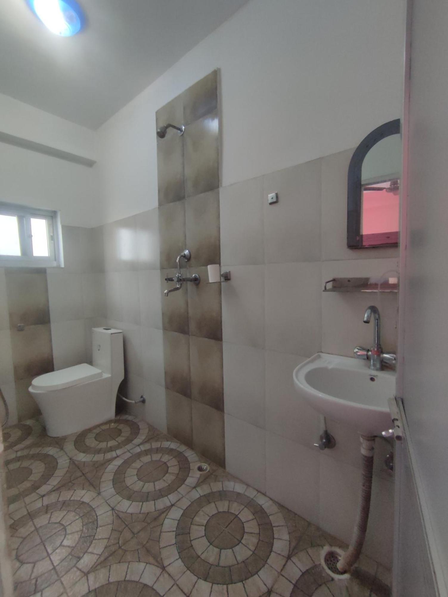 פוקהרה Krishna Inn מראה חיצוני תמונה