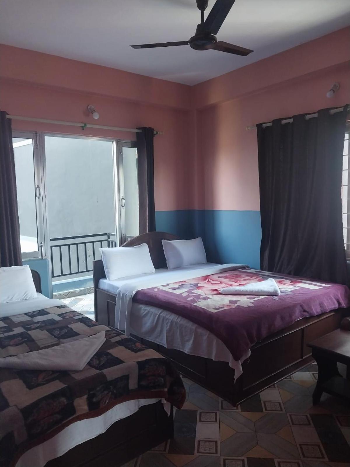 פוקהרה Krishna Inn מראה חיצוני תמונה